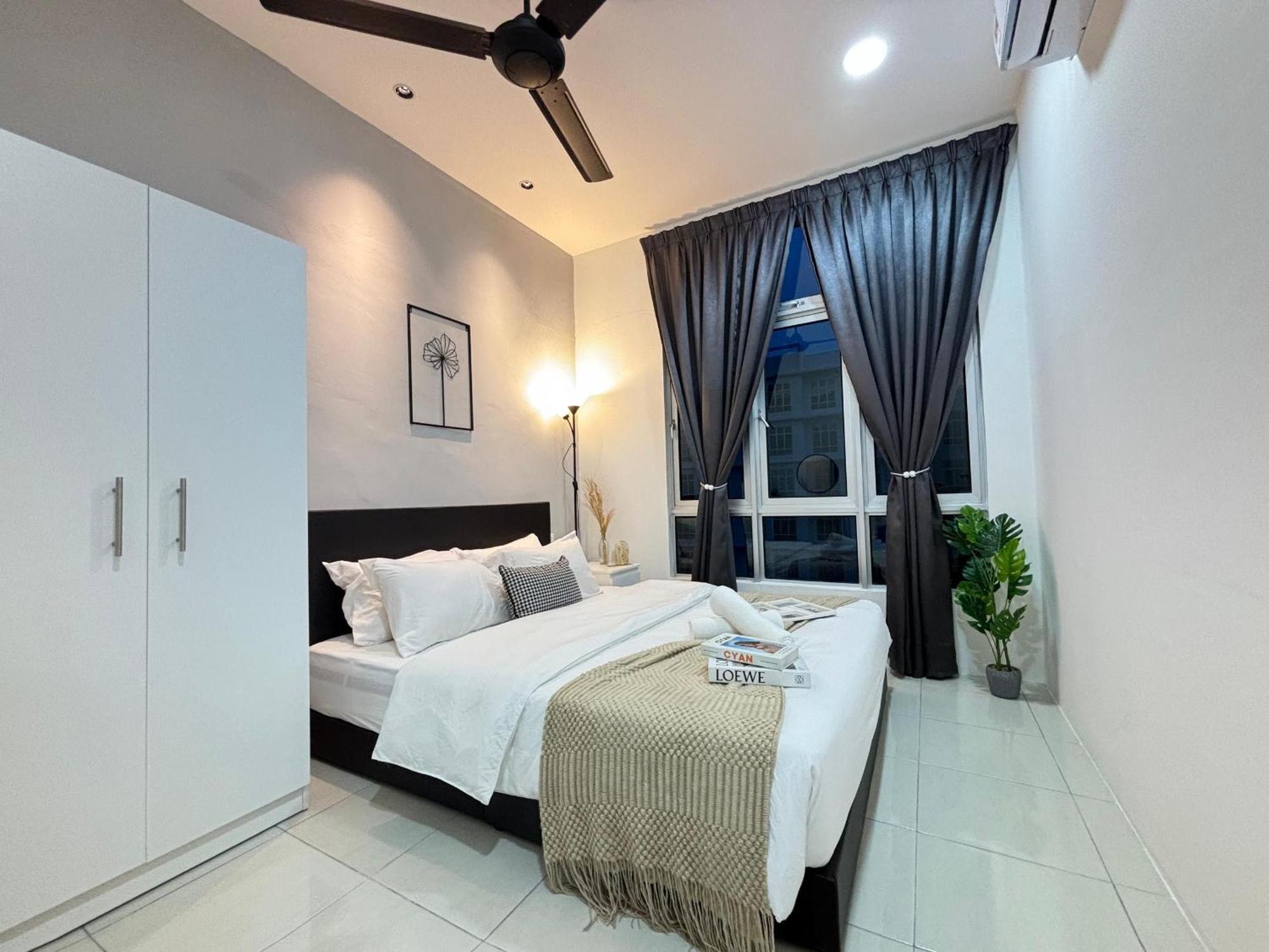 Anderson Town With 2 Parking By Iwh * Ipoh
